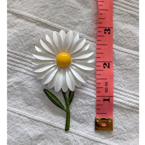 Vintage Daisy Brooch/Pin GD Style - Picture 2 of 4